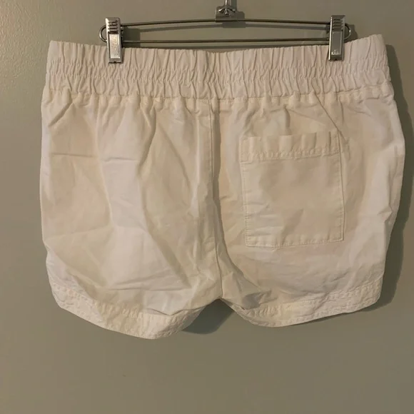 🆕 NWT hatch maternity romy white shorts 2 medium